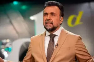 Violento ataque al periodista Roberto Navarro en plena calle