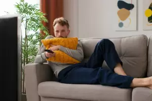 Qu significa que una persona prefiera quedarse en casa en vez de salir con amigos, segn la psicologa