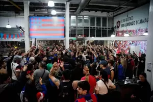 Arde San Lorenzo: Hinchas se autoconvocaron en la sede y pidieron la renuncia de Moretti