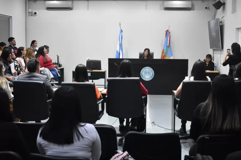 derecho jurados j�venes