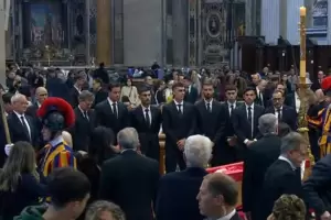 Cuatro jugadores de la Seleccin argentina fueron a despedir al papa Francisco