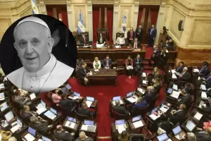 El Senado dej de lado sus diferencias y homenaje al Papa