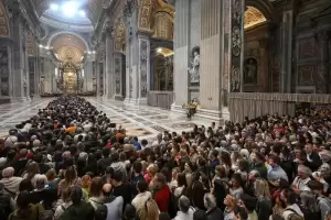 Ms de 150.000 fieles ya despidieron al papa Francisco