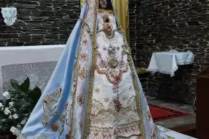 La Virgen luce el manto que estren en 2020 con un signo por la pandemia
