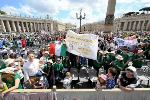 Roma colmada de jvenes en el Jubileo de Adolescentes y el homenaje a Francisco