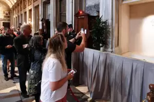 Emotiva despedida: fieles comienzan a visitar la tumba de Francisco en Roma