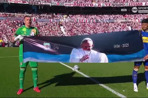 El Monumental rindi homenaje al Papa Francisco en el Superclsico