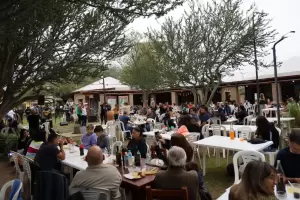 Gran locreada y espectculo folklrico para festejar el da del trabajador