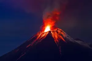 Erupcin del Etna sacude la madrugada siciliana con explosiones y lava