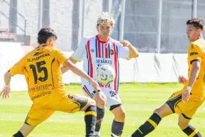 Santi Maratea debut en la Reserva de Colegiales y gener controversia