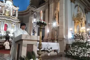 Fiestas marianas: educadores rindieron homenaje