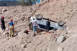 Dos personas resultaron heridas tras caer por un precipicio en La Chilca