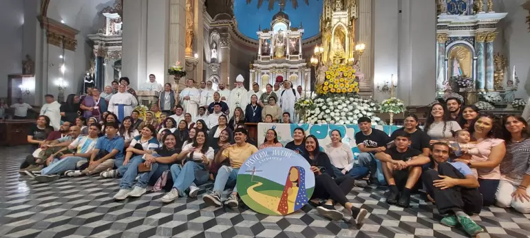 Homenaje de los jvenes y de la Pastoral Vocacional con presencia regional