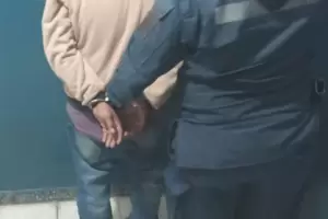 Violento intent� agredir a su familia y termin� detenido