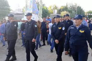 Fieles y policias de la Jefatura de Pomn honraron a la Virgen del Valle