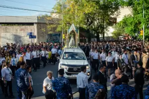Miles procesionaron junto a la Virgen del Valle desde La Alameda