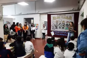 Derecho Constitucional acompa�� a estudiantes para la Promesa de la Constituci�n