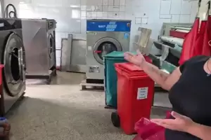 Empleadas de limpieza y lavadero de la Maternidad no cobran hace dos meses