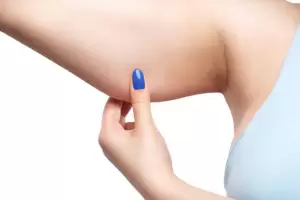 Adis a la flacidez: Los mejores 5 ejercicios para tonificar los brazos en casa