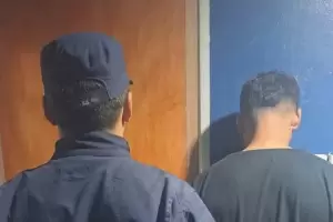 Compr bebidas y pag con billetes falsos: fue detenido