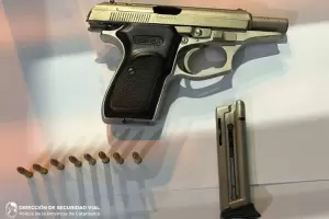 Incaucan arma de fuego en un puesto caminero