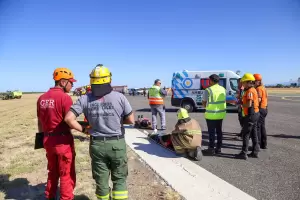 Exitoso simulacro de accidente areo en el aeropuerto "Coronel Felipe Varela"