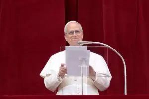 Len XIV rez su primer Regina Coeli como Papa e hizo un fuerte llamado a la paz