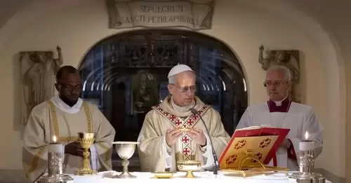 Len XIV en las grutas vaticanas