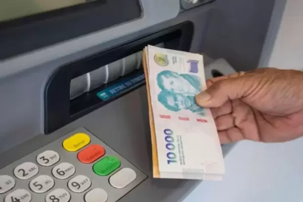 Gremios reclaman un salario m�nimo vital y m�vil de casi 3 millones de pesos