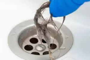 El truco para destapar el desage de la ducha en pocos minutos