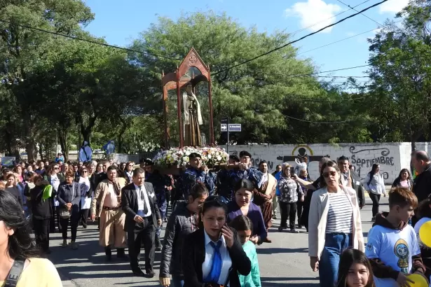 Bicentenario natalicio Beato Esqui�: este viernes es el desfile y acto c�vico