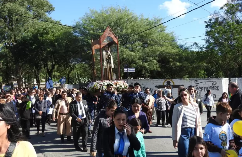 Piedra Blanca vivi la fiesta por los 199 aos del natalicio del Beato Esqui