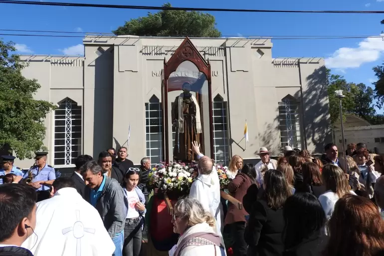 Piedra Blanca vivi la fiesta por los 199 aos del natalicio del Beato Esqui