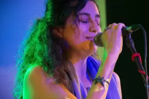 Este viernes Patricia Assef presenta "Bajo un cielo de chakana"