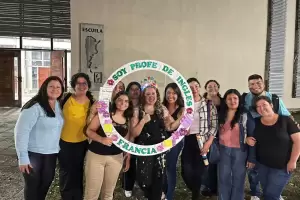 Histrico: el IES Armstrong celebr a su primera egresada del Profesorado de Ingls