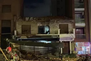 Un muerto y tres heridos al derrumbarse el techo de un edificio sobre un bar en Crdoba
