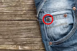 Para qu sirven los pequeos botones metlicos de los jeans?: el detalle sorpresa