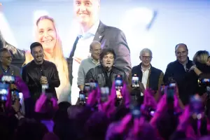 Milei celebr el triunfo en CABA: "Hoy es un da bisagra, se pint de violeta el bastin amarillo"