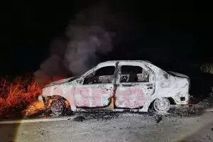 Catamarquea se salv de milagro: un auto se incendi en la Ruta 157