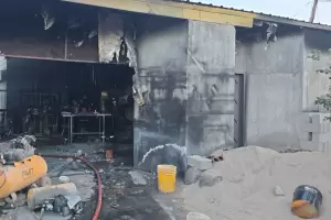 Bomberos sofocaron un incendio en un taller mecnico