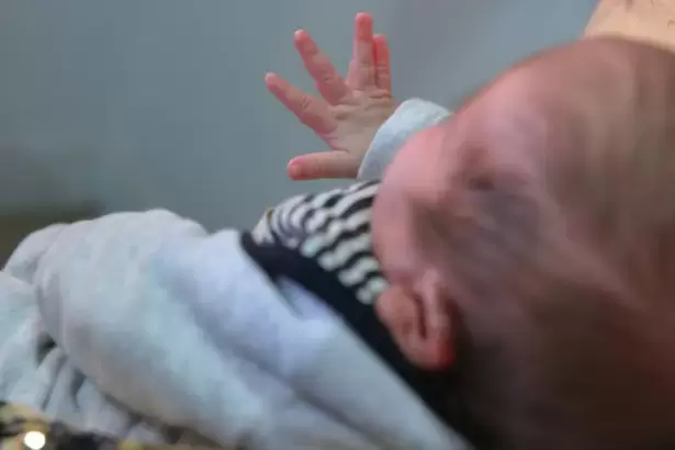 Un oficial le salv� la vida a un beb� de 10 meses que se hab�a broncoaspirado en Catamarca