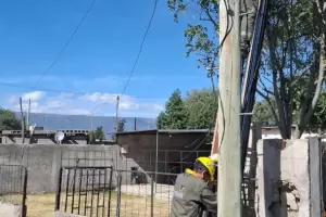 Tras los incidentes con vecinos, se normaliza el servicio de energa en zona con conexiones irregulares