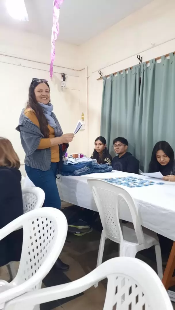 Exitosa tarde de Feria y lotera familiar en el "San Martn de Porres"