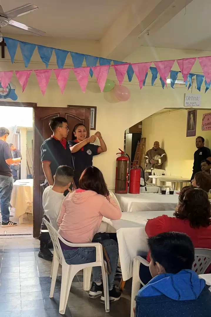 Exitosa tarde de Feria y lotera familiar en el "San Martn de Porres"