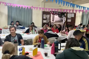 Exitosa tarde de Feria y lotera familiar en el "San Martn de Porres"