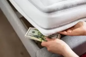 El Gobierno anunciar medidas para incentivar el uso del "dlar colchn"