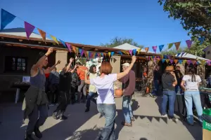 Se viene el folklore y locro del 25 en la Casa de la Puna