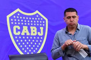 Golpe a Riquelme: Guillermo Barros Schelotto le cerr la puerta a Boca