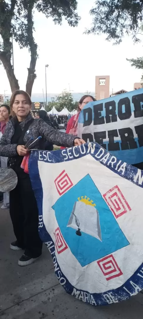 Multitudinaria marcha de Docentes Autoconvocados contra el decreto del Gobierno