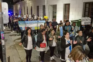 Tras la fuerte marcha docente, el Gobierno derogar el decreto N 884